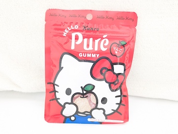 りんごを持ったキティ